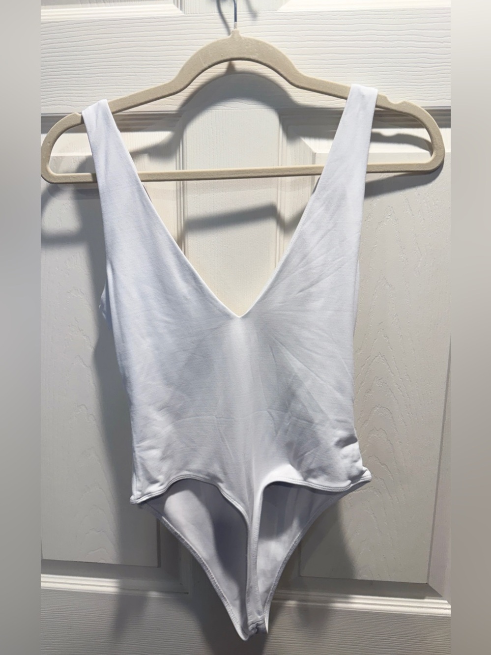 Babaton Contour V-Neck Bodysuit White Aritzia Sleeveless Double V Thong Bodysuit - Picture 5 of 7